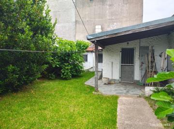 Casa · 200m² · 5 Ambientes · 1 Cochera · Casa en Venta Sobre Lote de 8,66 × 43 m, Próxima a General Paz y Autopista Riccheri en Villa Celina