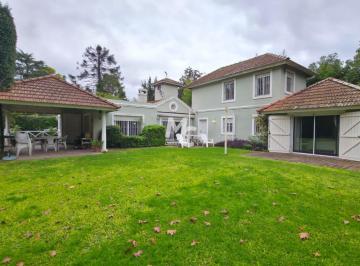 Casa · 220m² · 5 Ambientes · 4 Cocheras · Casa Quinta en Venta en Ing. Maschwitz