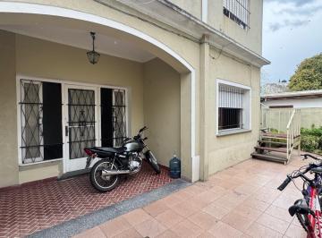 PH · 80m² · 4 Ambientes · PH 3 Dorm. y Patio con Verde en Venta