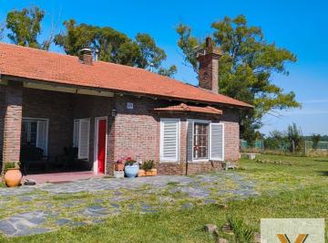 Casa · 167m² · 6 Ambientes · 1 Cochera · Casa en Venta - 4 Dorm. 3 Baños - Saladillo