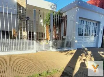 Casa · 125m² · 3 Ambientes · Casa en Venta - 2 Dorm. 1 Baño - Villa Luzuriaga