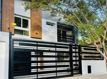 Casa · 90m² · 6 Ambientes · 2 Cocheras · Casa en Alquiler - Monte Grande