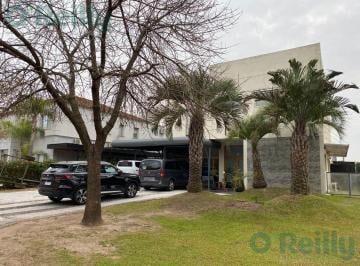 Casa · 445m² · 8 Ambientes · 4 Cocheras · Casa en Venta Al Río en Santa Catalina Villa Nueva Tigre