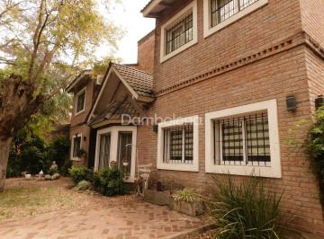 Quinta vacacional · 238m² · 6 Ambientes · 1 Cochera · Casa Chalet en Venta o Permuta Ubicado en Moreno, G. B. a. Zona Oeste