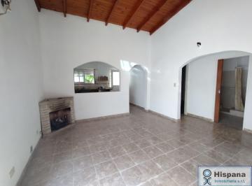 Casa · 73m² · 3 Ambientes · 2 Cocheras · Casa en Venta Sobre La Calle Las Acacias, en El Barrio La Lonja, Pilar. Retasada
