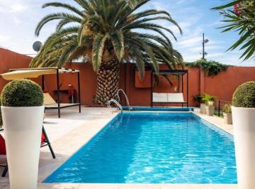 Casa de 5 ambientes, Lunlunta · Espectacular Propiedad en Venta, precio Inmejorable