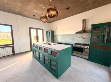 Casa · 160m² · 4 Ambientes · Casa 4 Amb en San Sebastian - Area 12