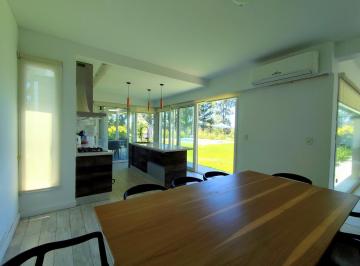 Casa · 197m² · 5 Ambientes · 2 Cocheras · Casa en Venta de 4 Dorm. en Los Molinos Roldan