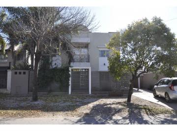 Casa · 198m² · 7 Ambientes · 2 Cocheras · Casa en Venta 3 Dorm., Comodin y Pileta en Funes - Santa Fe