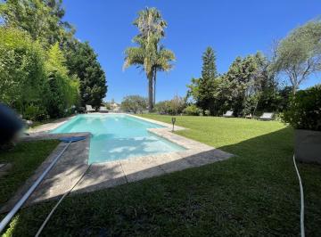 Casa · 340m² · 7 Ambientes · 4 Cocheras · Casa en Alquiler a La Laguna - Barrio Altamira