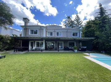 Casa · 340m² · 7 Ambientes · 4 Cocheras · Casa en Alquiler a La Laguna - Barrio Altamira