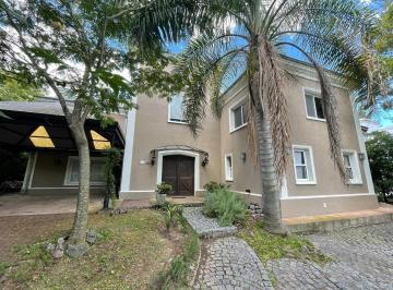 Casa · 340m² · 7 Ambientes · 4 Cocheras · Casa en Alquiler a La Laguna - Barrio Altamira