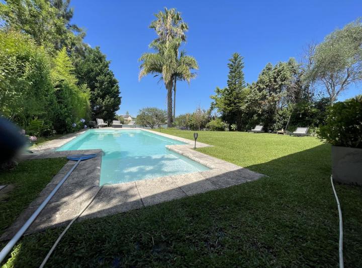 Casa · 340m² · 7 Ambientes · 4 Cocheras