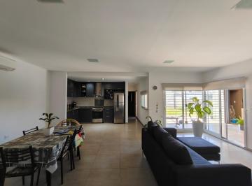 Casa · 70m² · 2 Ambientes · 2 Cocheras · Venta/permuta - Casa en Campiñas de Piñero