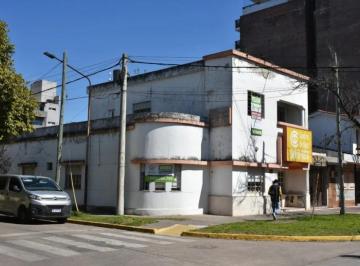 Casa · 249m² · 10 Ambientes · Oportunidad Casa / Terreno / Local en Venta en Bv Urquiza Al 500 - San Lorenzo - Santa Fe