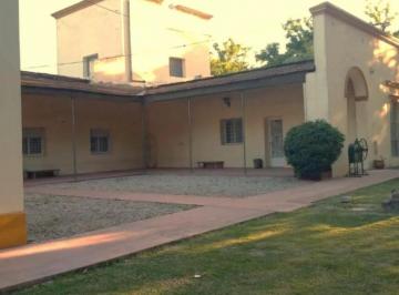 Edificio · 726m² · Edificio Comercial en Venta - 10 Dorm. 7 Baños - Berisso