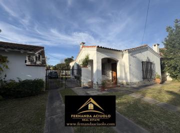 Casa · 223m² · 6 Ambientes · 2 Cocheras · Casa Quinta en Venta en Barrio Uno