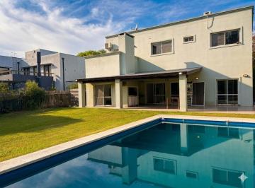 Casa · 225m² · 6 Ambientes · 3 Cocheras · Casa en Venta y Alq en Santa Teresa