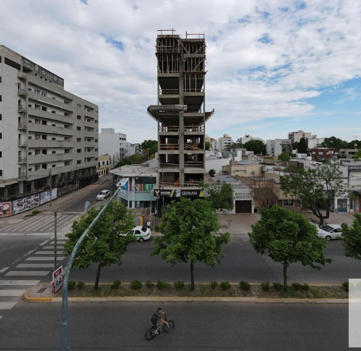 Torre Serkan - Avenida 44 e/ 24 y Plaza 19 de Noviembre