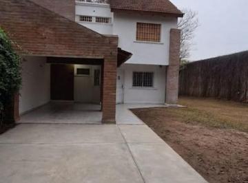Casa · 194m² · 8 Ambientes · 1 Cochera · Alquiler Casa 3 Dorm Villa Alllende Parque