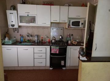 Casa · 200m² · 4 Ambientes · 1 Cochera · Casa en Venta Sarandi