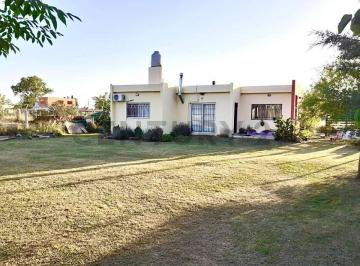 Casa · 81m² · 3 Ambientes · Venta Casa 3 Ambientes Fco Alvarez Amplio Lote