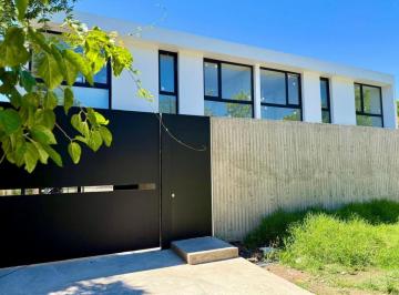 Casa de 5 ambientes, La Plata · Casa en Venta de Categoria. en Gonnet. 3 Dorm.