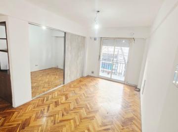 Departamento · 65m² · 3 Ambientes · Departamento en Alquiler 3 Ambientes con Balcón Corrido en Balvanera