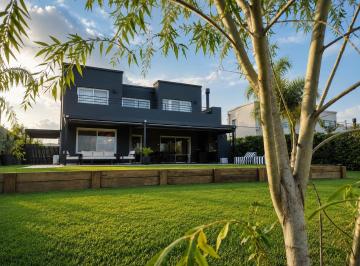 Casa · 280m² · 7 Ambientes · 1 Cochera · Casa Al Agua - B. San Gabriel Lote Al Agua