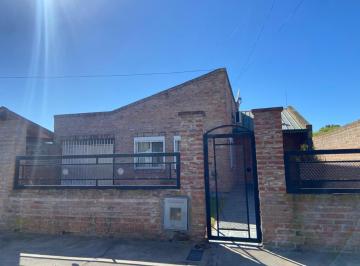 Casa · 64m² · 4 Ambientes · 1 Cochera · Casa en Daireaux - San Lorenzo 53