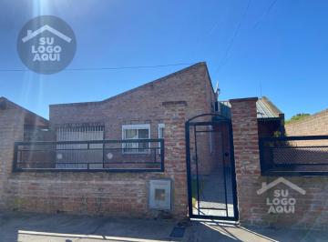 Casa · 64m² · 4 Ambientes · 1 Cochera · Casa en Daireaux - San Lorenzo 53