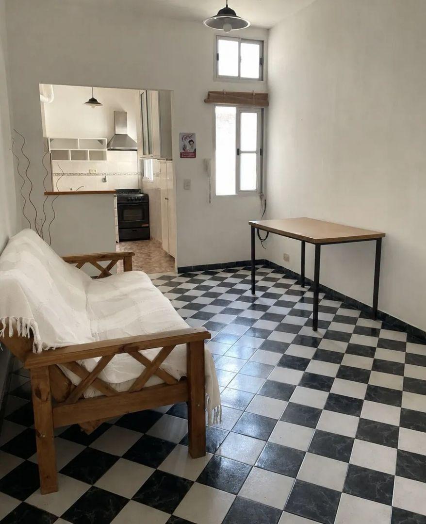 Lavalle 2800. Entre Boulogne Sur Mer y Ecuador