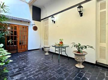 PH · 130m² · 4 Ambientes · 1 Cochera · Venta PH 4 Amb Patio y Cochera en Monte Castro