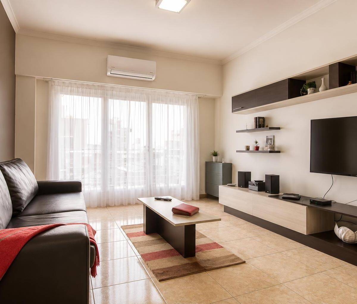 Departamento 3 Ambientes con Dependencia y Balcon a la Calle - Zona Peatonal