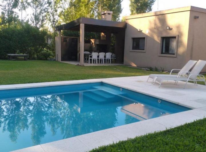 Casa · 150m² · 4 Ambientes · 2 Cocheras