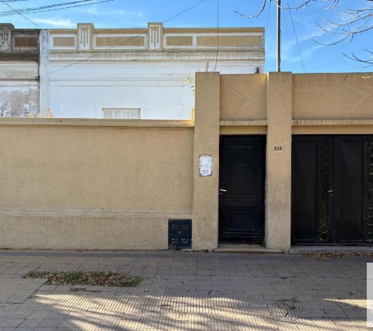 Prudencio González e/ San Luis y Avenida Hipólito Yrigoyen
