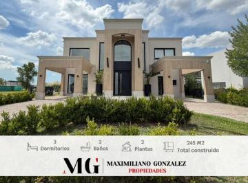 Casa · 318m² · 4 Ambientes · 3 Cocheras · Casa Venta - Terralagos, Canning