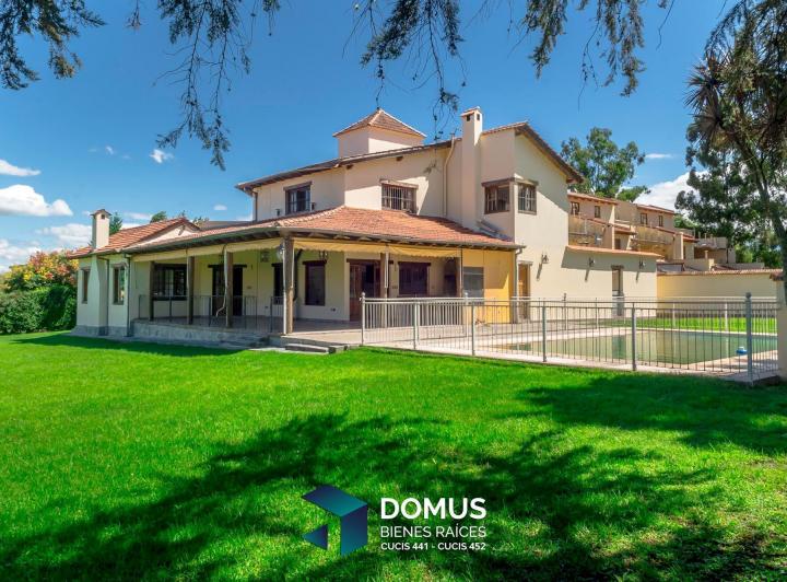 Casa · 500m² · 6 Dormitorios · 3 Cocheras