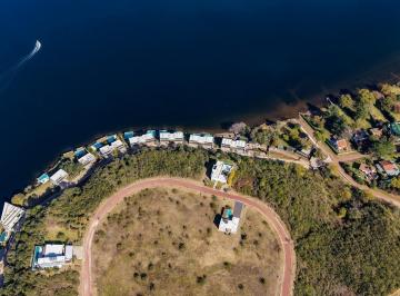 Terreno · 1750m² · Terreno con Bajada Al Lago en Barrio Privado Punta Peñon - Villa del Dique