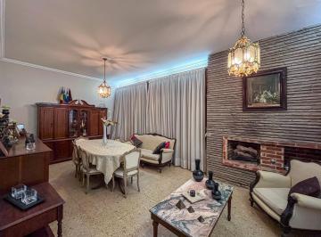 Casa · 210m² · 6 Ambientes · 3 Cocheras · Venta/ Permuta - Casa de 2 Dorm., Cochera y Jardín - Cañada de Gómez