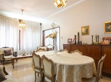 Casa · 210m² · 6 Ambientes · 3 Cocheras · Venta/ Permuta - Casa de 2 Dorm., Cochera y Jardín - Cañada de Gómez