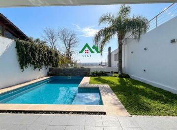 Casa · 158m² · 3 Dormitorios · 2 Cocheras · Casa Tipo Dúplex en Venta en Cerro de Las Rosas – Pileta, Confort y Excelente Ubicación