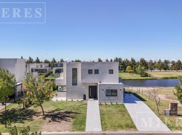 Casa · 160m² · 5 Ambientes · 1 Cochera · Casa en Venta en El Naudir