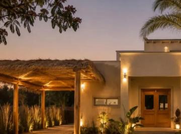 Casa · 170m² · 4 Ambientes · 2 Cocheras · Casa en Venta en San Ramon con Pileta
