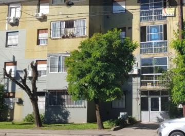 Departamento · 48m² · 3 Ambientes · 1 Cochera · Venta de Departamento de 3 Ambientes en Longchamps