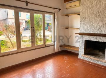 Casa · 110m² · 3 Ambientes · 3 Cocheras · Casa de Dos Plantas con Jardin, Parrilla y Pileta - Acepta Permuta - Aptp Credito