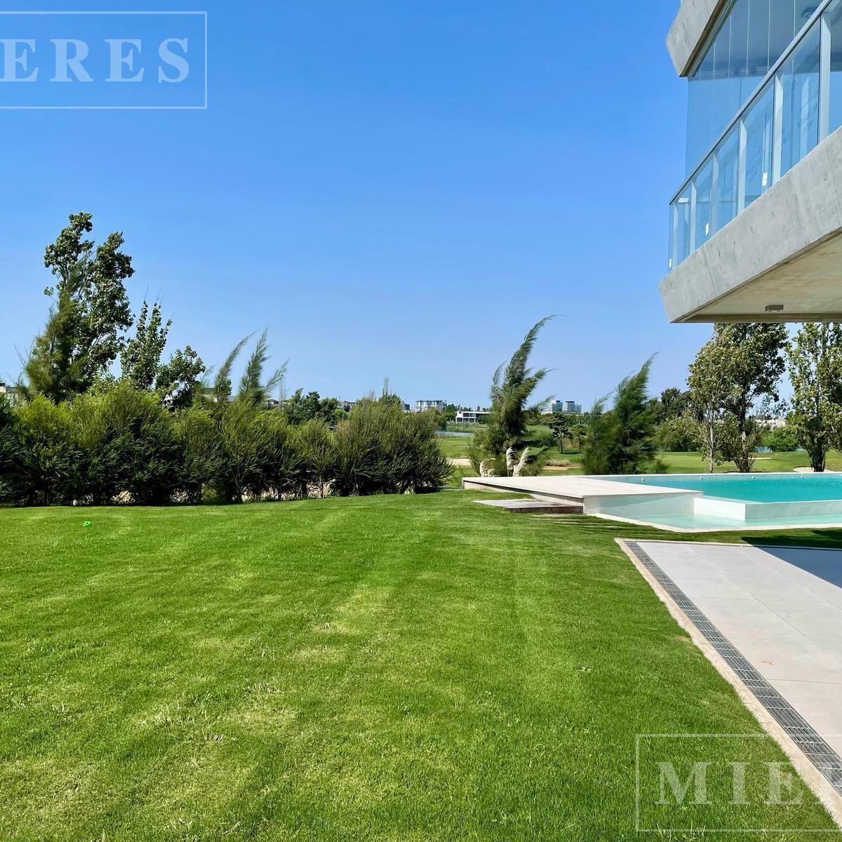 Departamento con Jardin y Pileta Propia en Venta en el Yoo 4, Nordelta