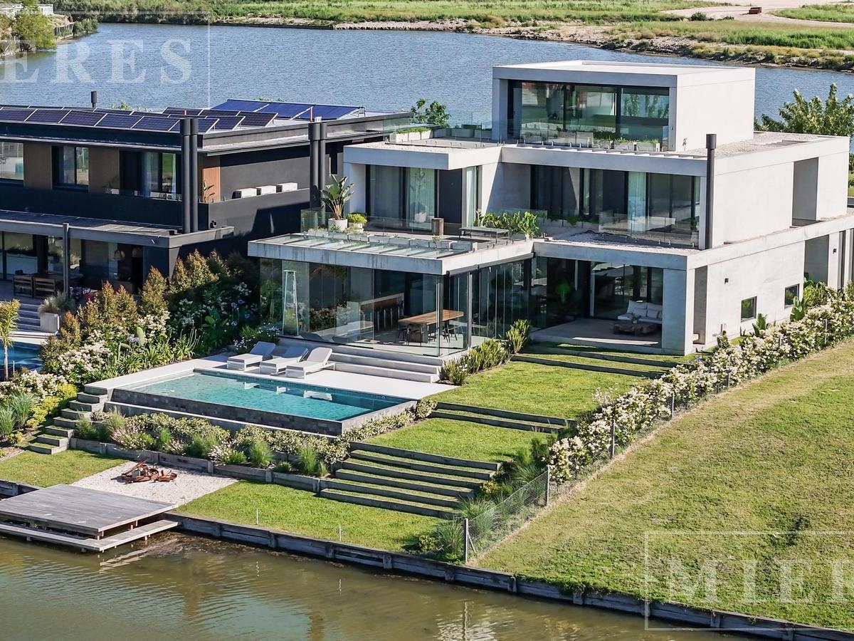 Casa en Venta al Lago en el Barrio Virazon, Nordelta
