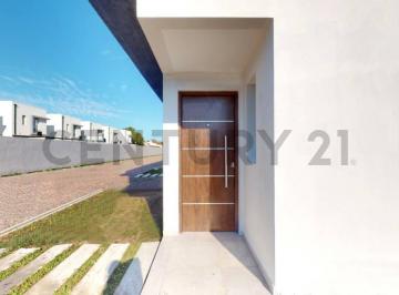 Casa · 90m² · 3 Ambientes · 2 Cocheras · 9 Entre 504 y 505, m. B. gonnet. Dúplex en Venta en Complejo Cerrado Magnolia