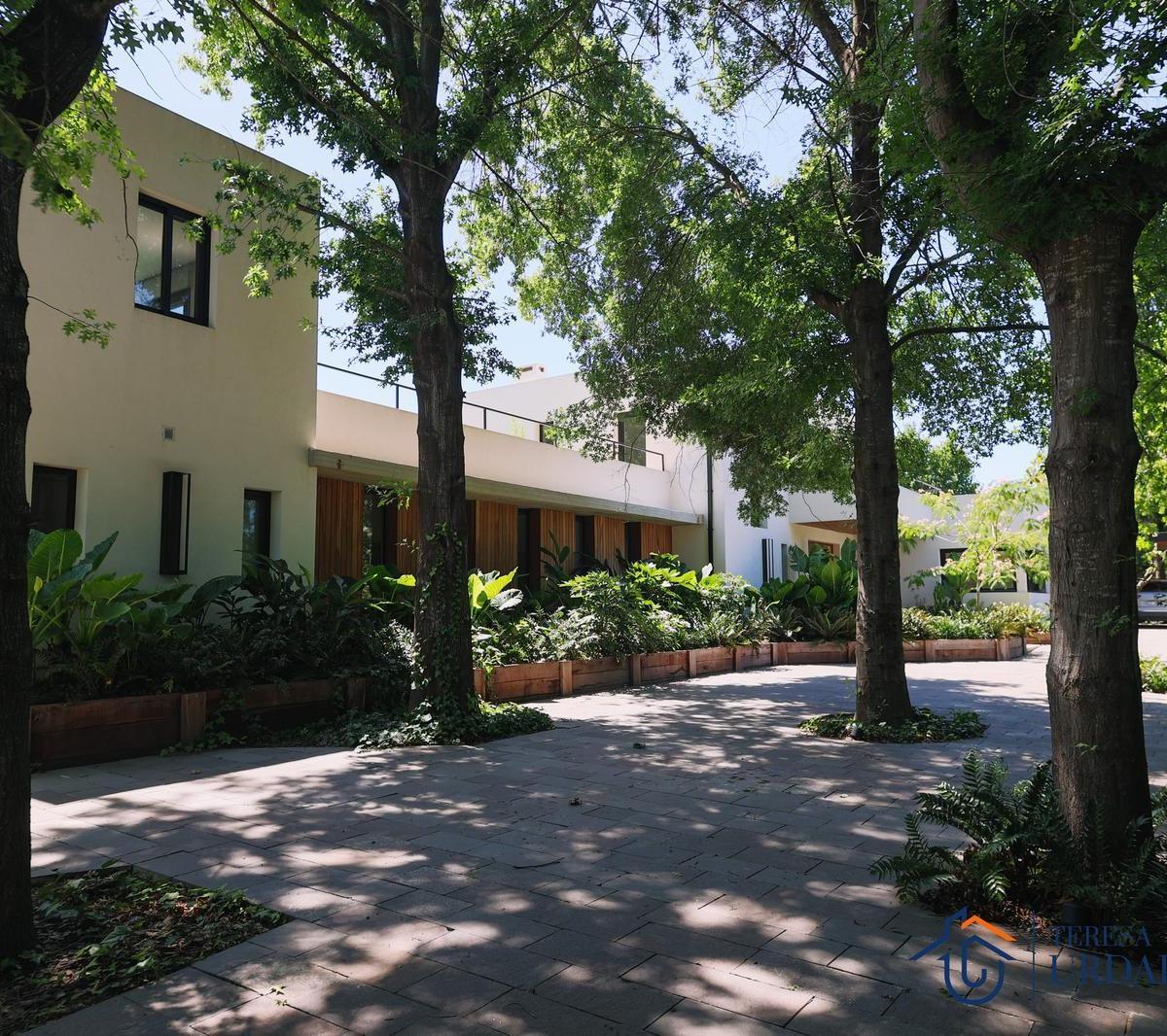 Impecable Casa con Lindisimo Jardin en Venta en Altos DEL Pilar-  Teresa Urdapilleta Propiedades